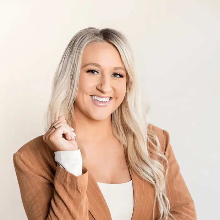 Makayla, Co-editor at Lbrand Studio